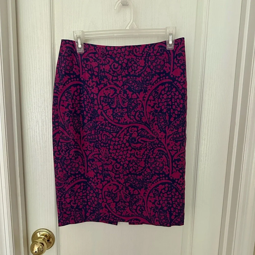 Ann Taylor Woman’s Pencil Skirt Purple, Sz 4